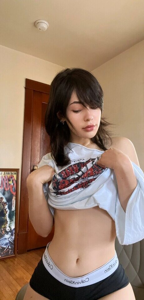 黒檀の指入れオンリーファンズ セクシーヌード 写真