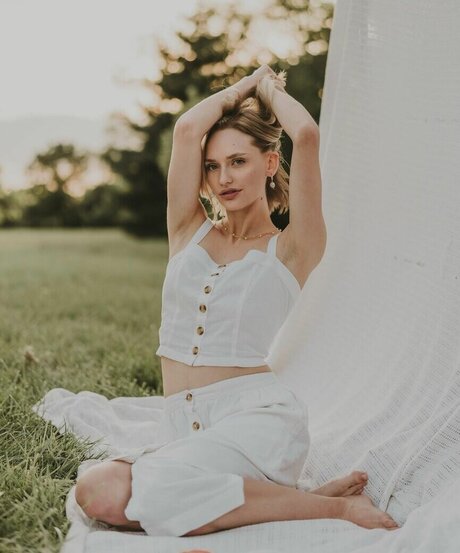 レズビアン誘惑オンリーファンズ 無料セックス 画像