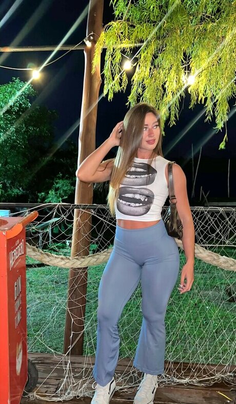 レギンス 尻 オンリーファンズ ポルノグラフィック 写真