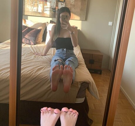 adriana feetgirl ポルノスター アダルト 画像