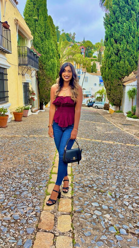 日本の熟女オンリーファンズ 無料ポルノ 写真