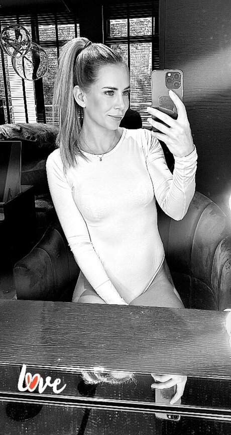 双子の姉妹オンリーファンズ 無料ポルノ ギャラリー