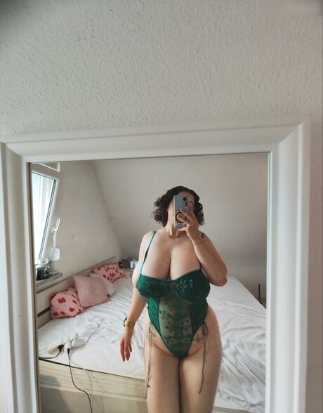 巨乳熟女オンリーファンズ ヌード 写真