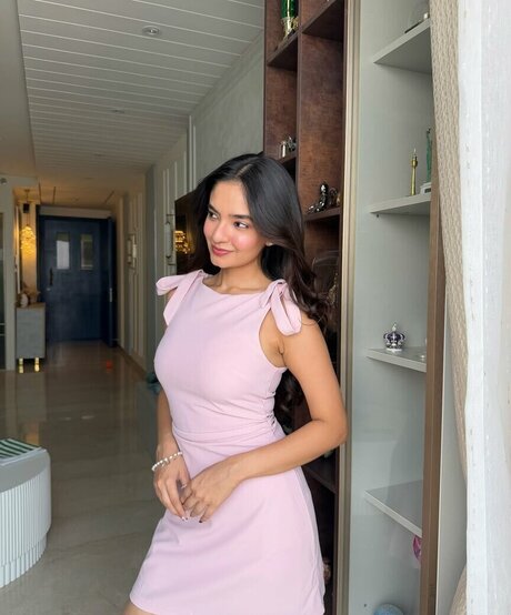 Anushka Sen ポルノスター ホット 写真