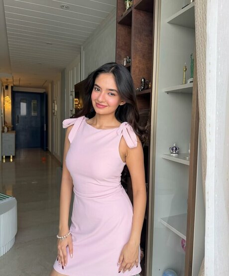 Anushka Sen ポルノスター 独占 写真