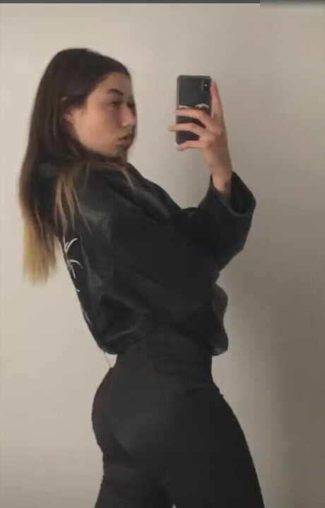 かわいいブロンドのオンリーファンズ エロチック 写真