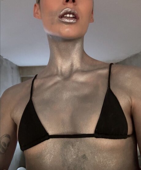 日本の熟女オンリーファンズ トップ ギャラリー