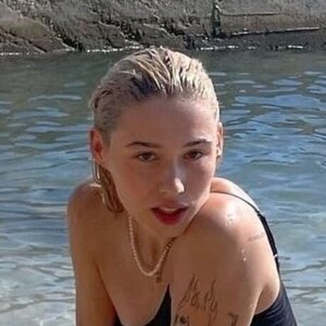 バニープリンセスオンリーファンズ セクシー 写真