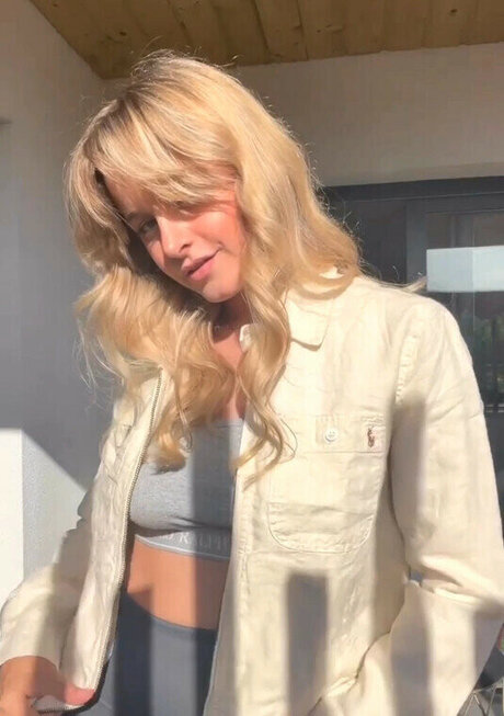 Camille LV ポルノスター 独占 ギャラリー