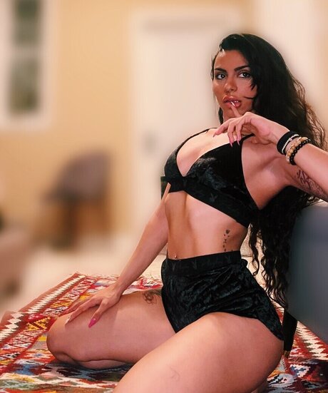 Hiva Cova ポルノスター エロティック 写真