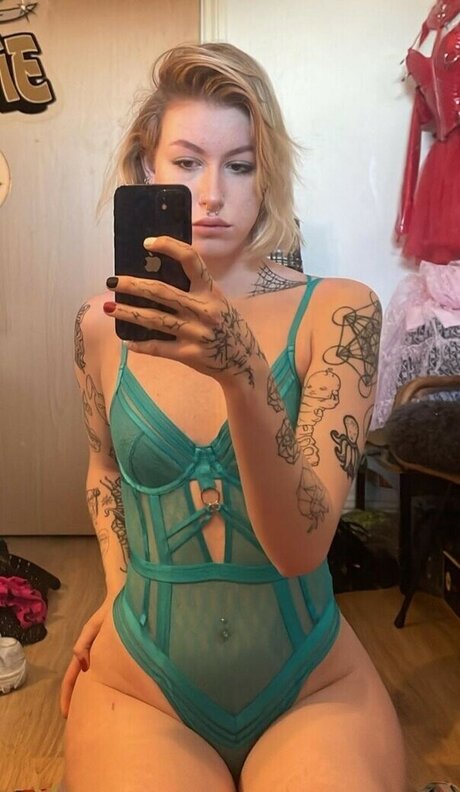 Sisterwhippy ポルノスター HD ギャラリー