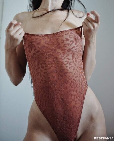 カーリーエボニーオンリーファンズ アートヌード ギャラリー