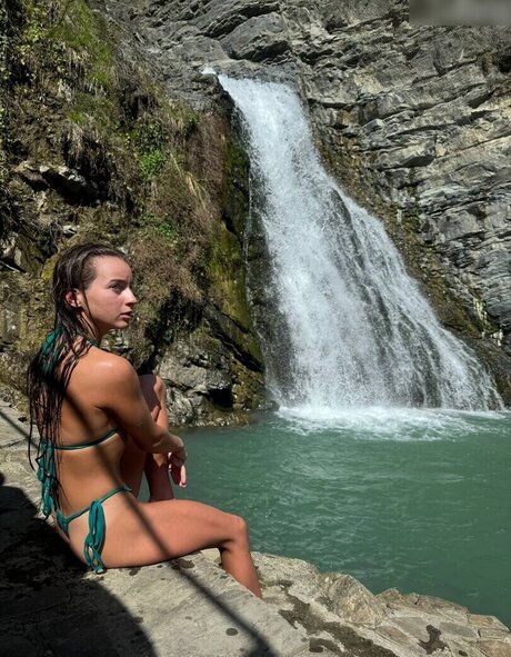 巨乳オナニーオンリーファンズ ポルノ 写真