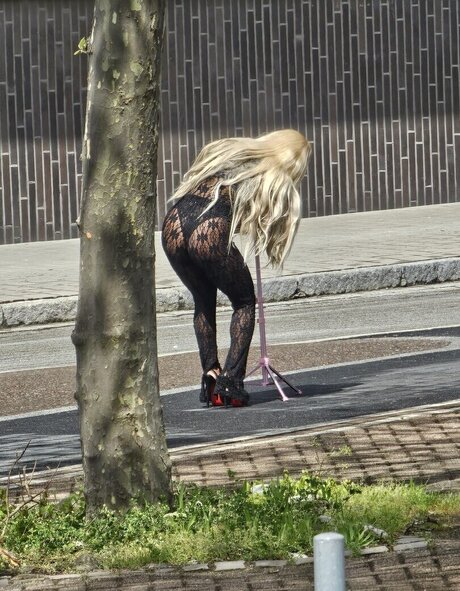 ベビーシッターオンリーファンズ セクシーヌード 写真