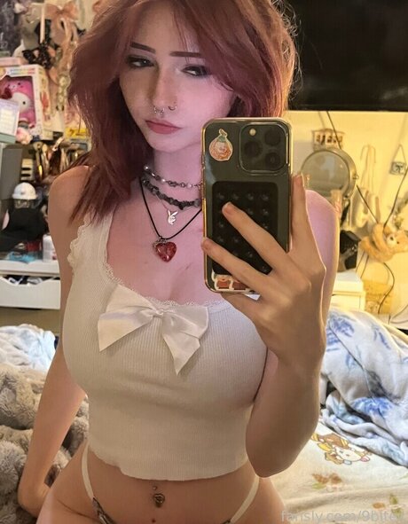 曲線美のランジェリーオンリーファンズ セクシーヌード 写真