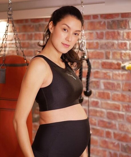 Rebecca Mir ポルノモデル 画像