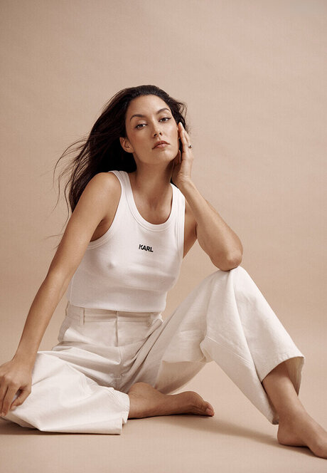 Rebecca Mir エロティックなポルノスター ギャラリー