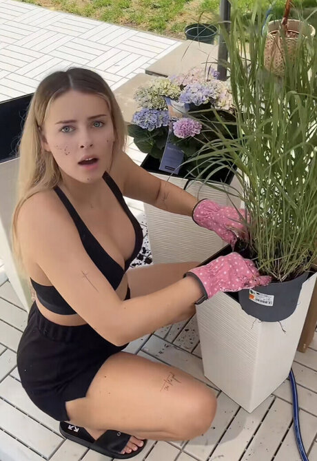 eyFreundin アート女優 ギャラリー