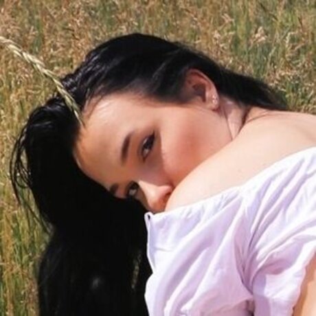 フェイシャルオンリーファンズ ホット裸 写真