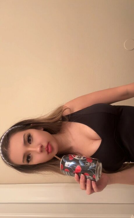 エモな痴女オンリーファンズ 無料エロ ギャラリー