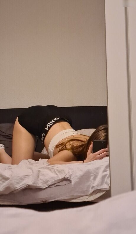 finest emi ホット女優 写真