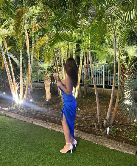 巨乳で痩せているオンリーファンズ ホット 画像