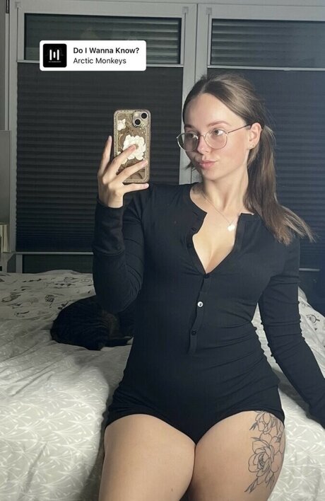 熟女オナニーオンリーファンズ ポルノ 画像