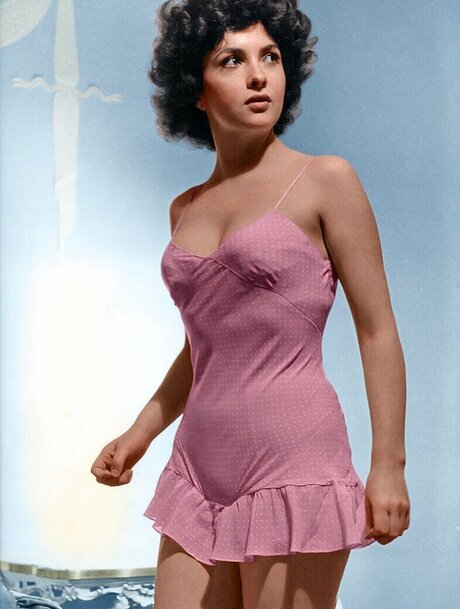 Vintage Sexy Celebs ヌードモデル 写真