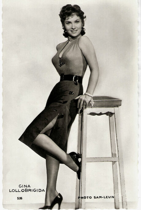 足 熟女 オンリーファンズ 素敵 写真