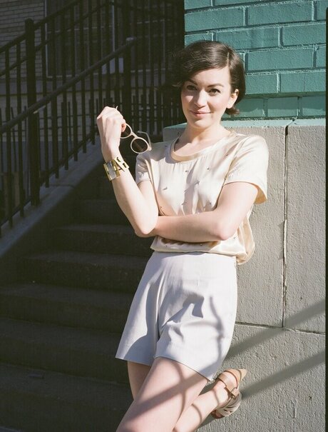 Britt Lower XXXモデル 写真