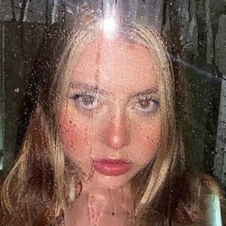 Emma Iris ポルノスター ヌード 写真