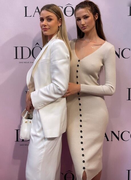 バイセクシャルオンリーファンズ アダルト無料 写真