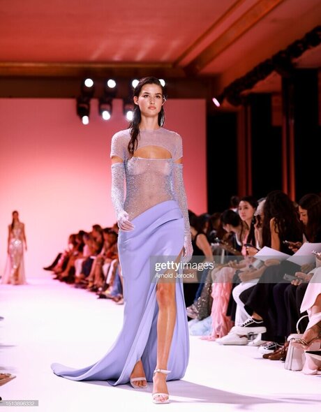 ぽっちゃりブロンドのオンリーファンズ えろた 写真