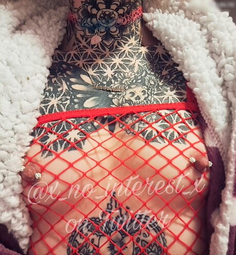 x no interest x セックススター 画像