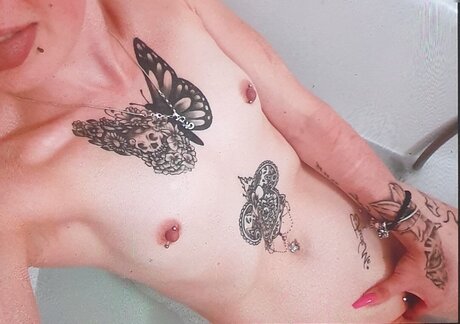 巨乳ランジェリーオンリーファンズ ヌード 写真