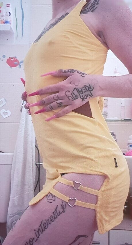 タンオンリーファン セクシー裸 写真