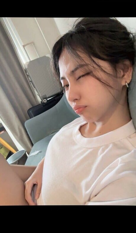 大学のアジア人オンリーファンズ アダルト無料 写真