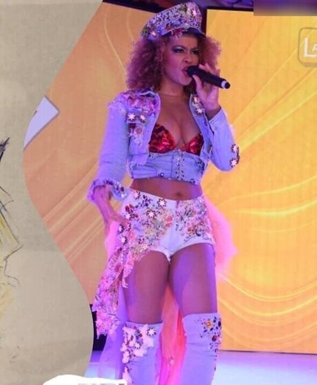 巨乳熟女オンリーファンズ 無料セクシー 画像