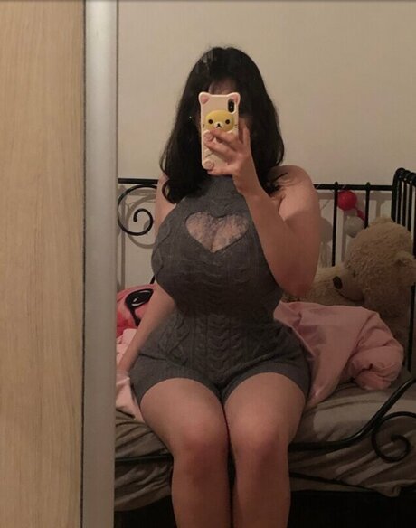 ヌードヨガオンリーファンズ 無料エロ 写真