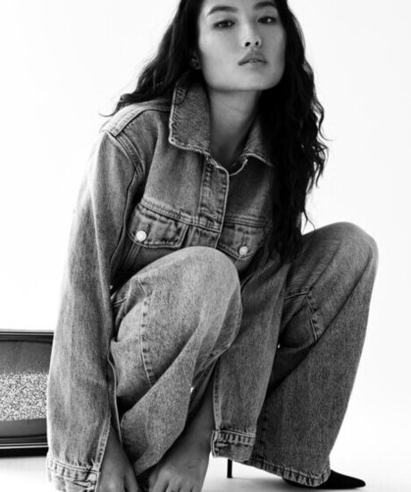 黒檀のスキニーオンリーファンズ 無料 写真