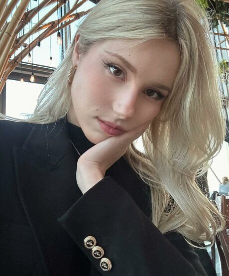 Kitty Mae 裸のポルノスター ギャラリー