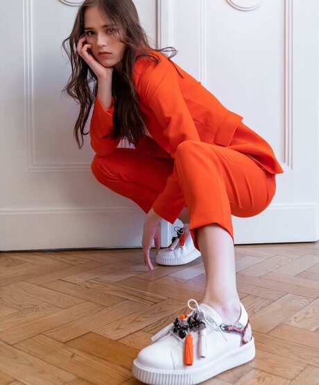 曲線美のブロンドオンリーファンズ 限定 画像