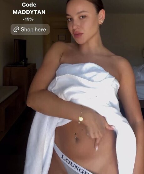 毛深いアジア人オンリーファンズ エロチック 画像