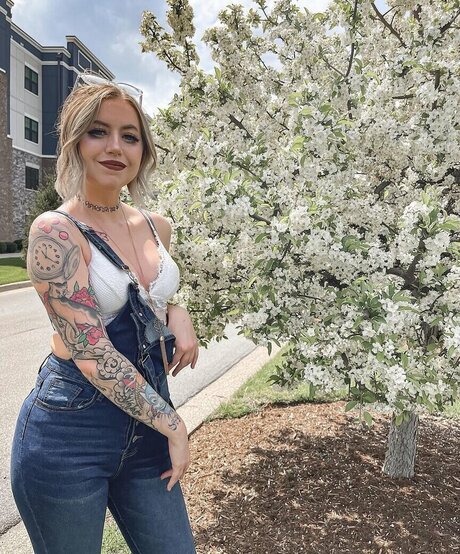 セクシーなブルネットのオンリーファンズ 美しいxxx 画像