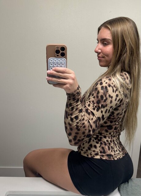 Emily Mangler モデル ギャラリー