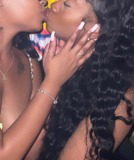 moreyaz 裸の女優 写真