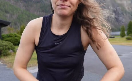 Sabrina Outdoor アダルトスター 写真