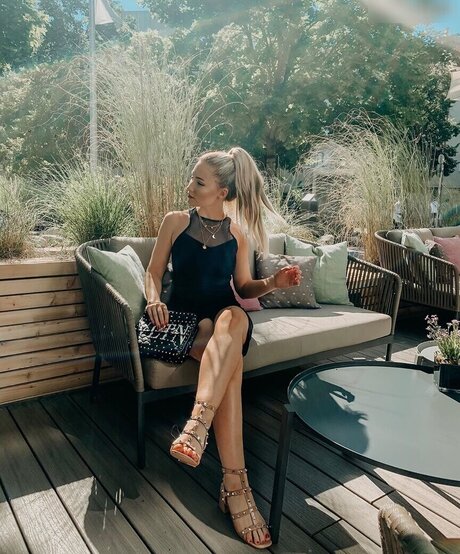 アジア人の足コキオンリーファンズ 無料 写真