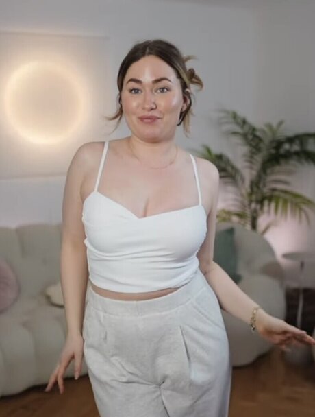 asmrマッサージオンリーファンズ セクシー 写真