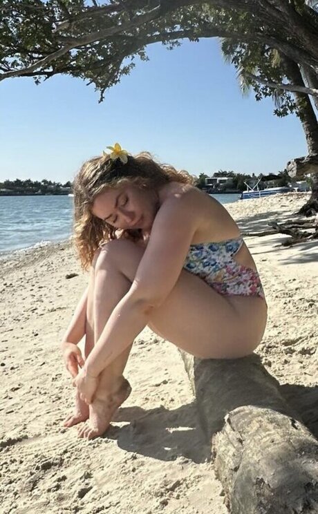 スニーカー オンリーファンズ ホットポルノ ギャラリー